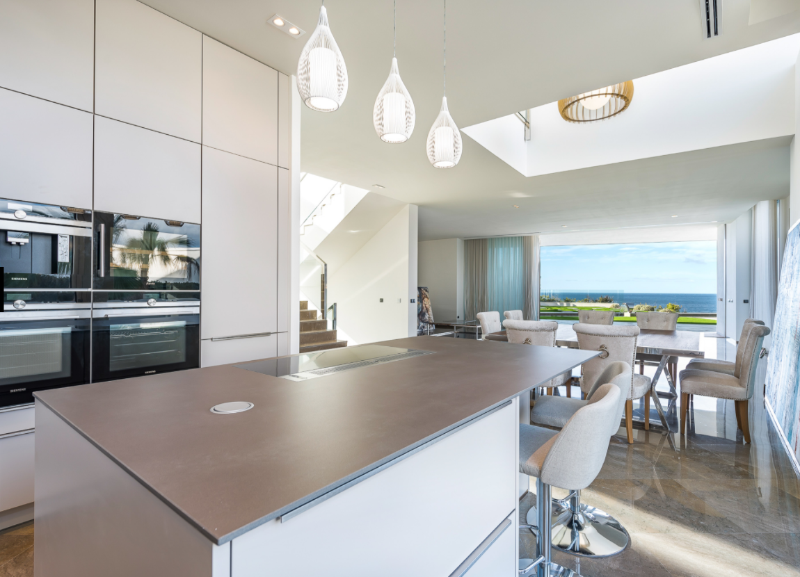 Wohnzimmer einer Villa in Port Adriano, Mallorca zum Verkauf für 8.6€ Million