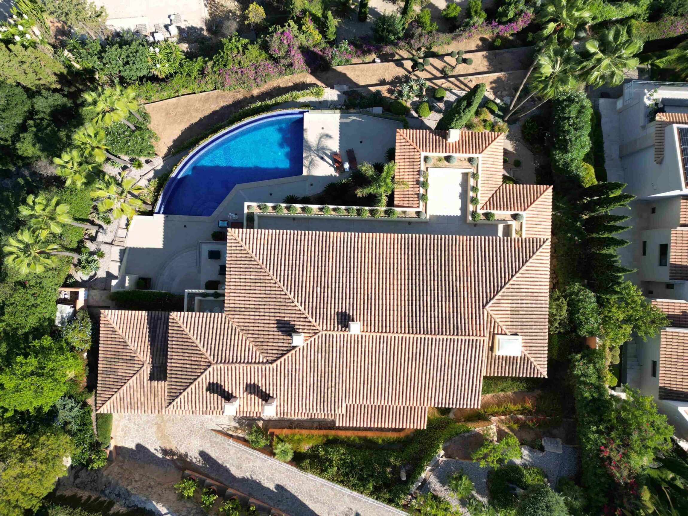 Luxusvilla Son Vida in bester Lage und beeindruckenden Meerblick aus der Luft 1