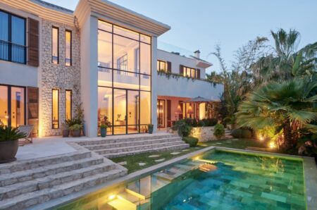 Moderne Luxusvilla mit bester Qualität in Santa Ponsa Mallorca kaufen 5.45 Millionen Euro mit Pool und Meerblick