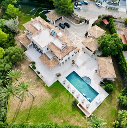Exklusive herrschaftliche Villa in Santa Ponsa Mallorca für 6.25 Millionen Euro kaufen Drone 1
