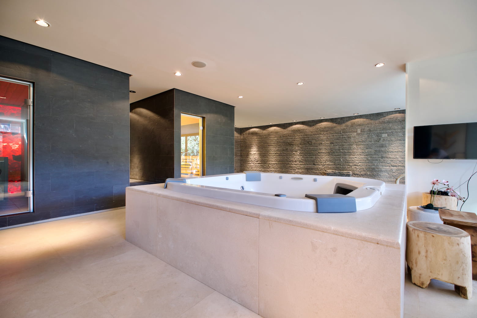 Luxusvilla mit Meerblick in Son Vida Mallorca kaufen Indoor Spa