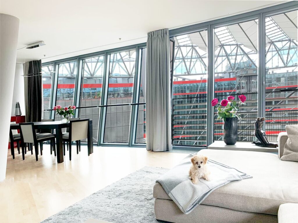 Luxus Penthouse in Mitte am Potsdammer Platz im Sony Center Wohnzimmer mit Ausblick