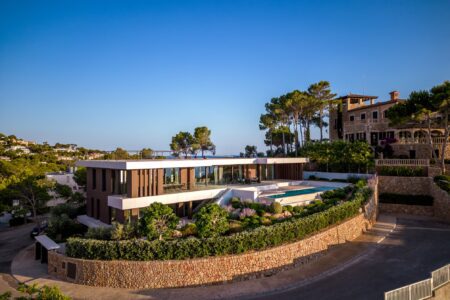 Luxusvilla in Bester Qualität in Santa Ponsa Mallorca kaufen1