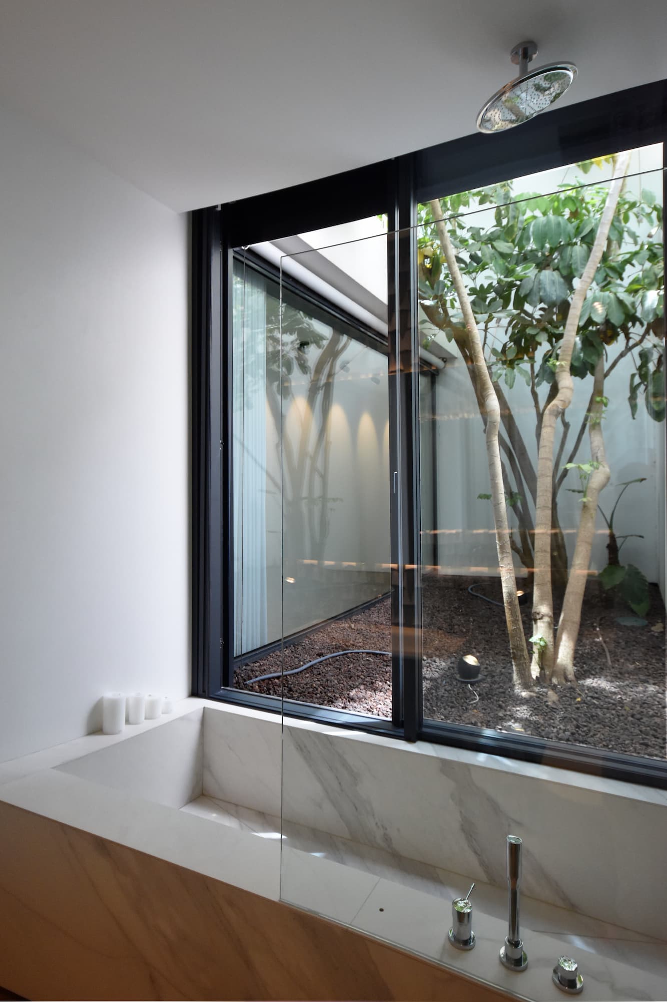 Luxusvilla in Bester Qualitat in Costa den Blanes Mallorca mit Blick auf Puerto Portals kaufen Badewanna