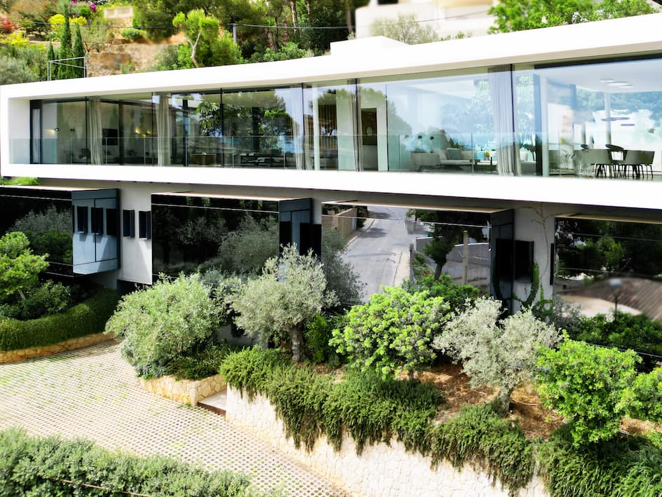 Luxusvilla in Bester Qualitat in Costa den Blanes Mallorca mit Blick auf Puerto Portals kaufen Panorama Ansicht von vorne