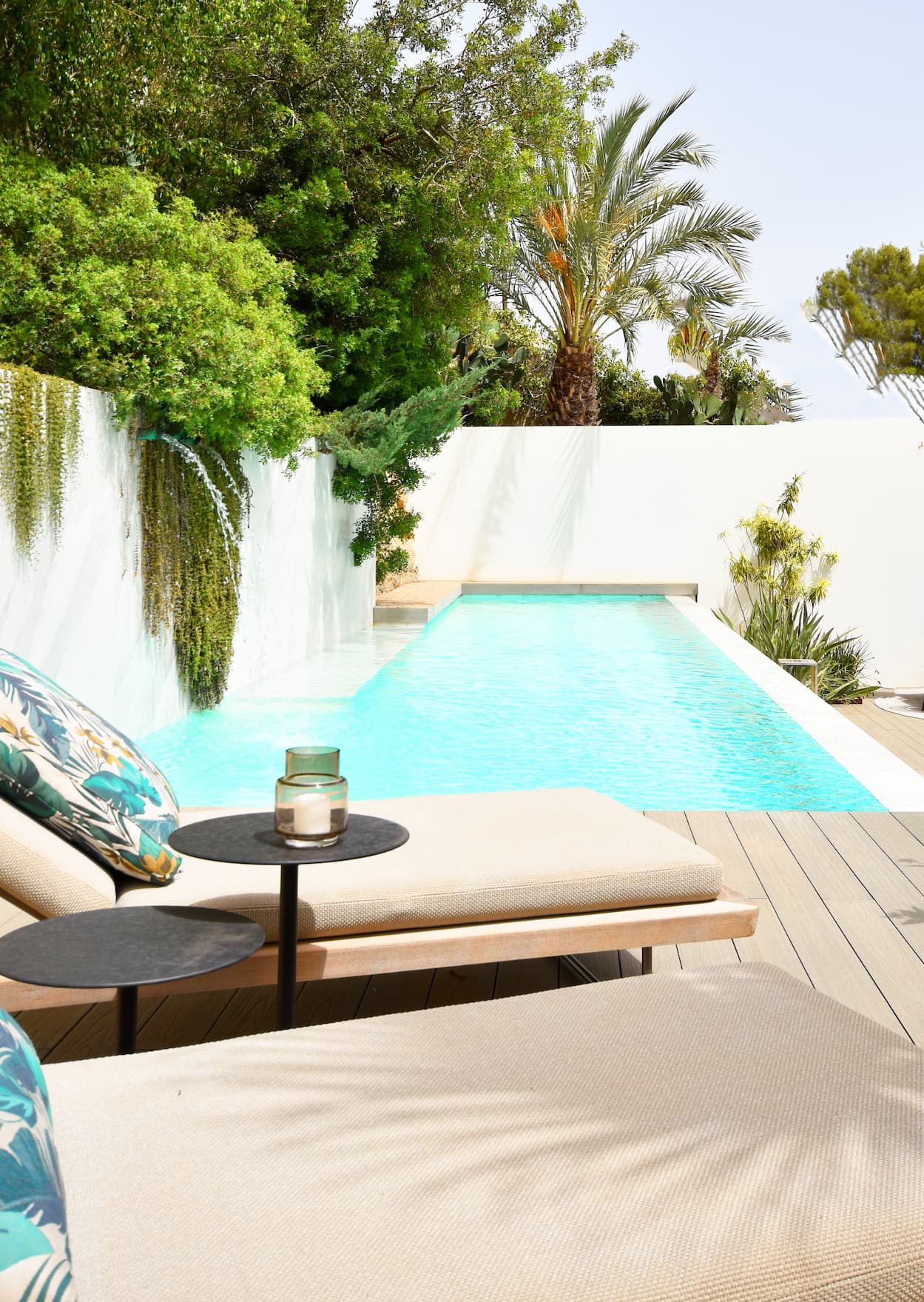 Luxusvilla in Bester Qualitat in Costa den Blanes Mallorca mit Blick auf Puerto Portals kaufen Pool scene