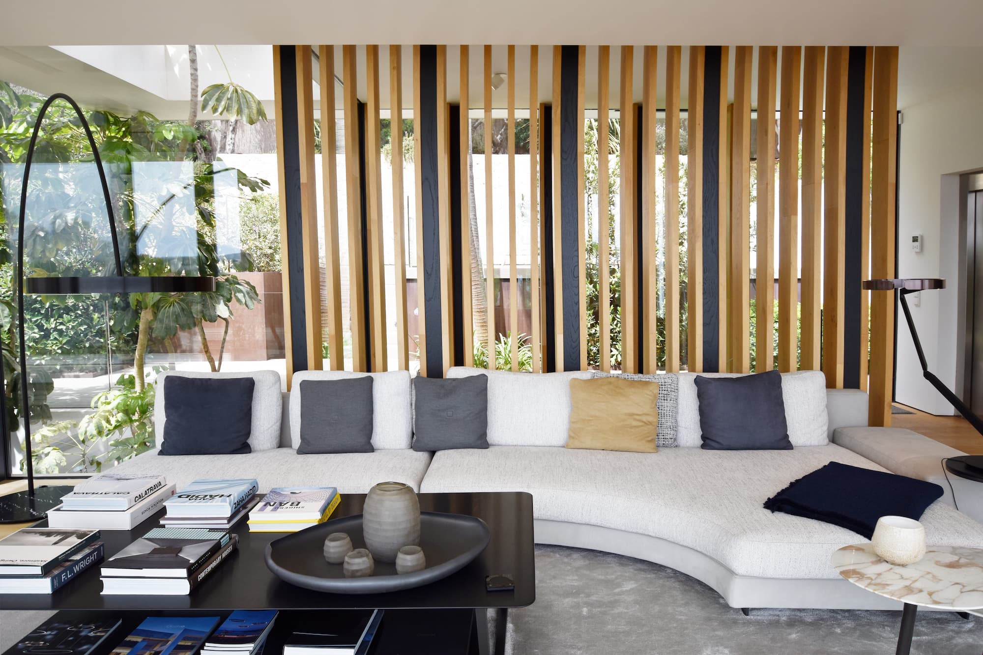 Luxusvilla in Bester Qualitat in Costa den Blanes Mallorca mit Blick auf Puerto Portals kaufen Wohnzimmer