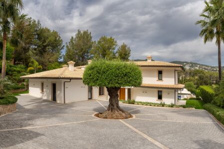 Villa in Son Vida Mallorca kaufen mit Golfplatzblick und Pool3 Einfahrt