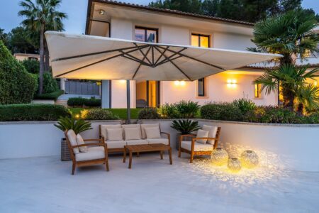Villa in Son Vida Mallorca kaufen mit Golfplatzblick und Pool6 Pool-Lounge