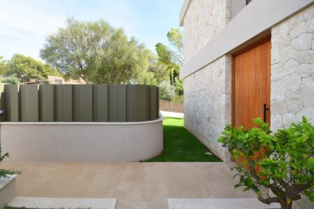Luxus Villa in Costa den Blanes Mallorca mit Meerblick kaufen Eingang